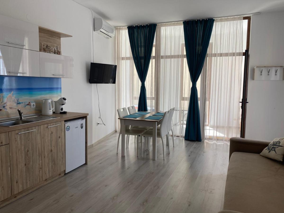 Sea Apartment Maria Baltsjik Buitenkant foto